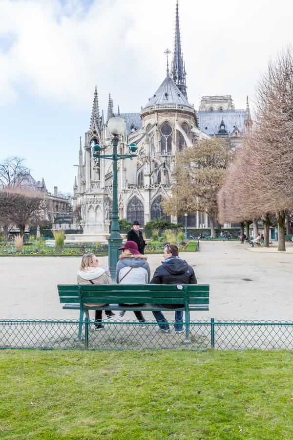 Veeve - Overlooking The Seine On Ile De La Cite Paris Bagian luar foto