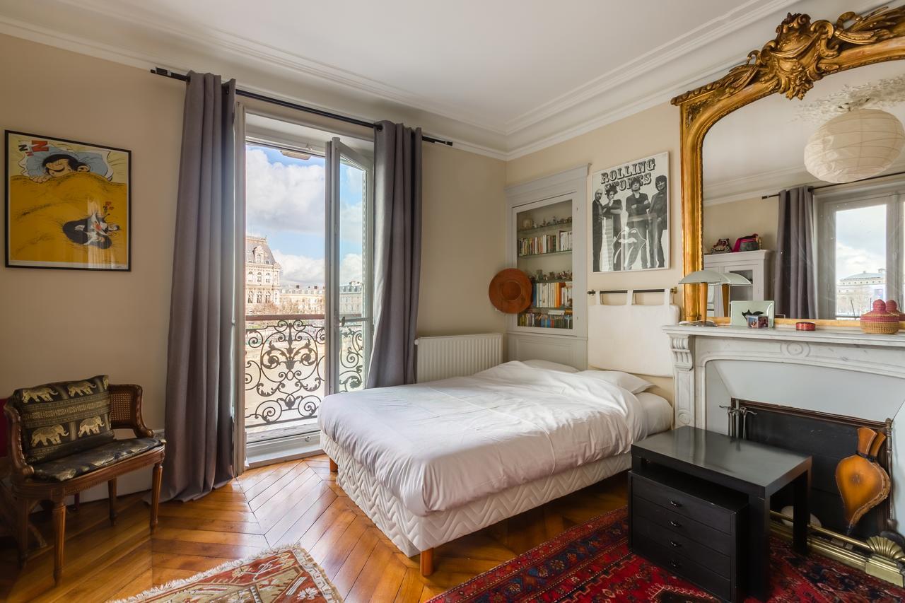 Veeve - Overlooking The Seine On Ile De La Cite Paris Bagian luar foto